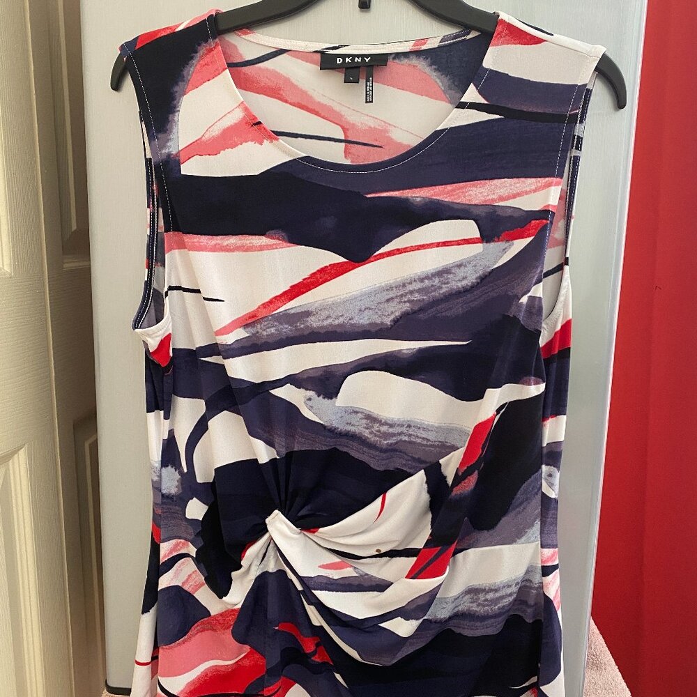 DKNY SLEEVELESS TOP BLOUSE MEDIUM NAVY BLUE/PINK/WHITE FLORAL DESIGN - Size L